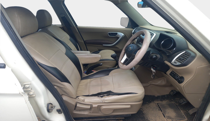2016 Mahindra TUV300 T8, Diesel, Manual, 1,36,251 km, interior