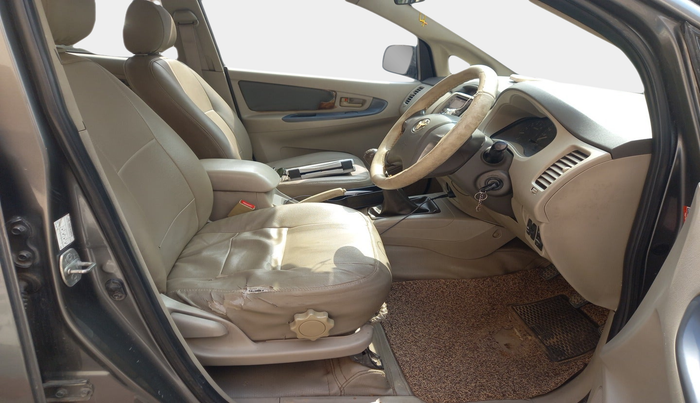 2013 Toyota Innova 2.5 G 8 STR, Diesel, Manual, 2,25,565 km, interior
