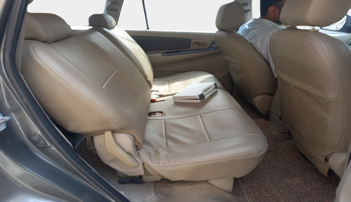 2013 Toyota Innova 2.5 G 8 STR, Diesel, Manual, 2,25,565 km, interior