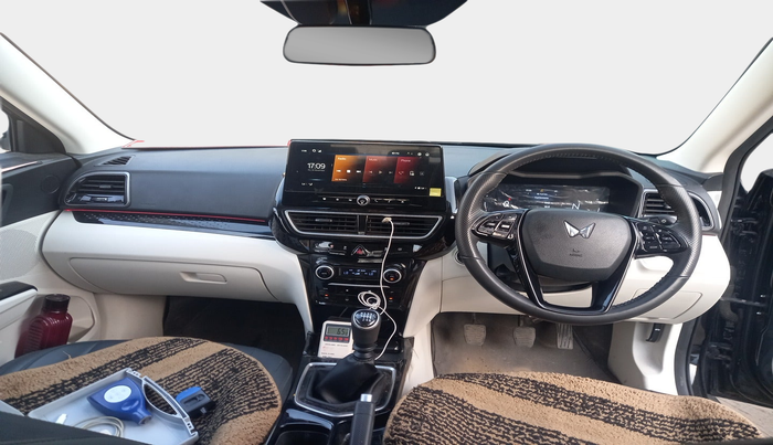 2024 Mahindra XUV 3XO AX5 1.5 Turbo Diesel, Diesel, Manual, 29,954 km, interior