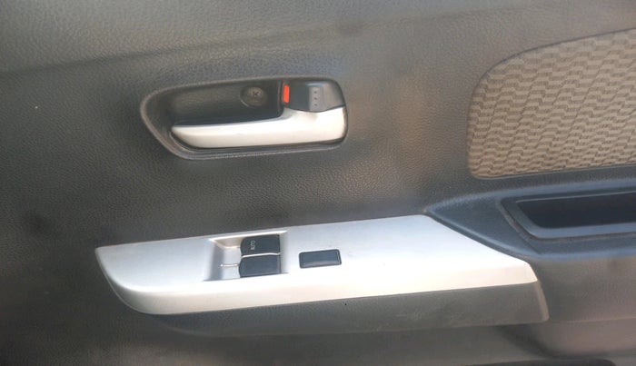 2015 Maruti Wagon R 1.0 LXI, Petrol, Manual, 1,24,457 km, interior