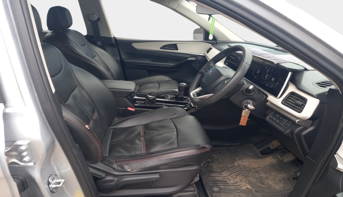 2023 Mahindra XUV700 AX 5 D MT 5 STR, Diesel, Manual, 21,252 km, interior