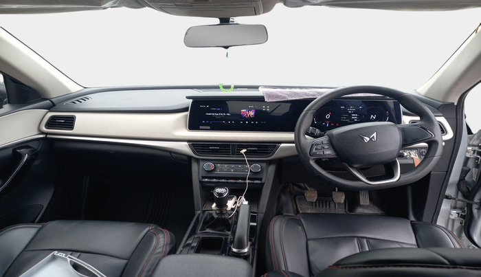 2023 Mahindra XUV700 AX 5 D MT 5 STR, Diesel, Manual, 21,252 km, interior