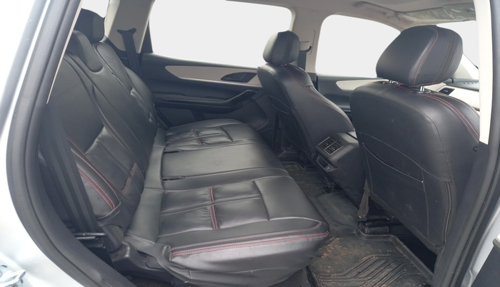 2023 Mahindra XUV700 AX 5 D MT 5 STR, Diesel, Manual, 21,252 km, interior