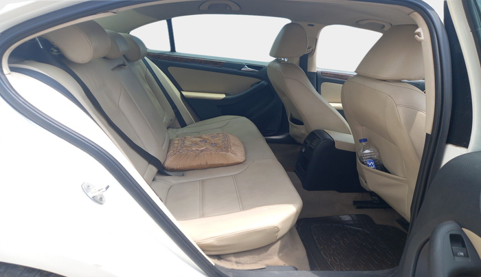 2011 Volkswagen Jetta TRENDLINE 2.0L TDI, Diesel, Manual, 1,14,597 km, interior