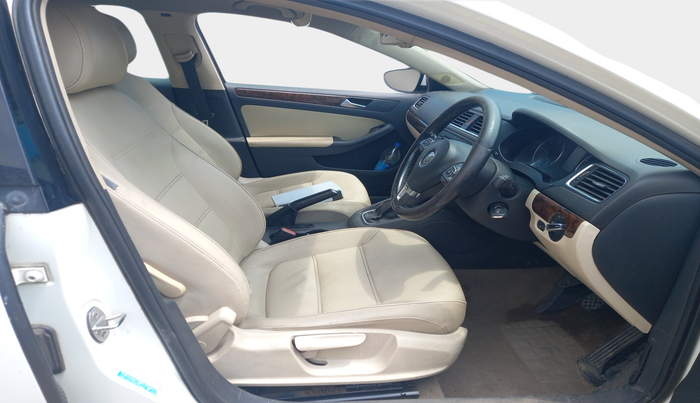 2011 Volkswagen Jetta TRENDLINE 2.0L TDI, Diesel, Manual, 1,14,597 km, interior