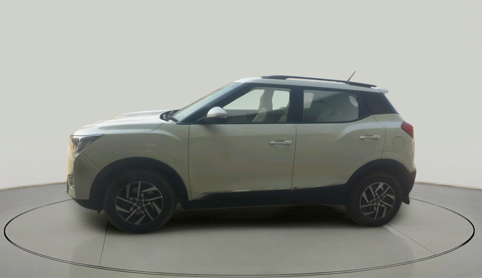 2022 Mahindra XUV300 W8 (O) 1.5 DIESEL, Diesel, Manual, 77,524 km, exterior