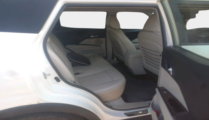 2022 Mahindra XUV300 W8 (O) 1.5 DIESEL, Diesel, Manual, 77,524 km, interior