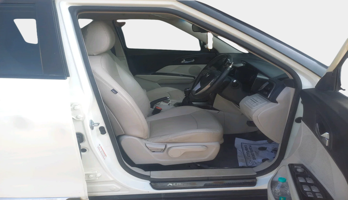 2022 Mahindra XUV300 W8 (O) 1.5 DIESEL, Diesel, Manual, 77,524 km, interior