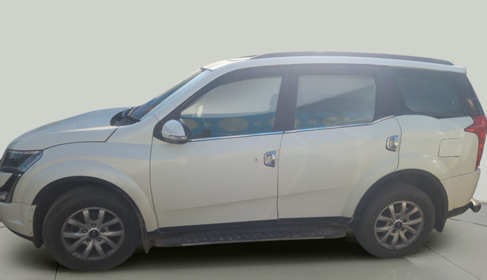 2016 Mahindra XUV500 W10 AT, Diesel, Automatic, 70,886 km, exterior