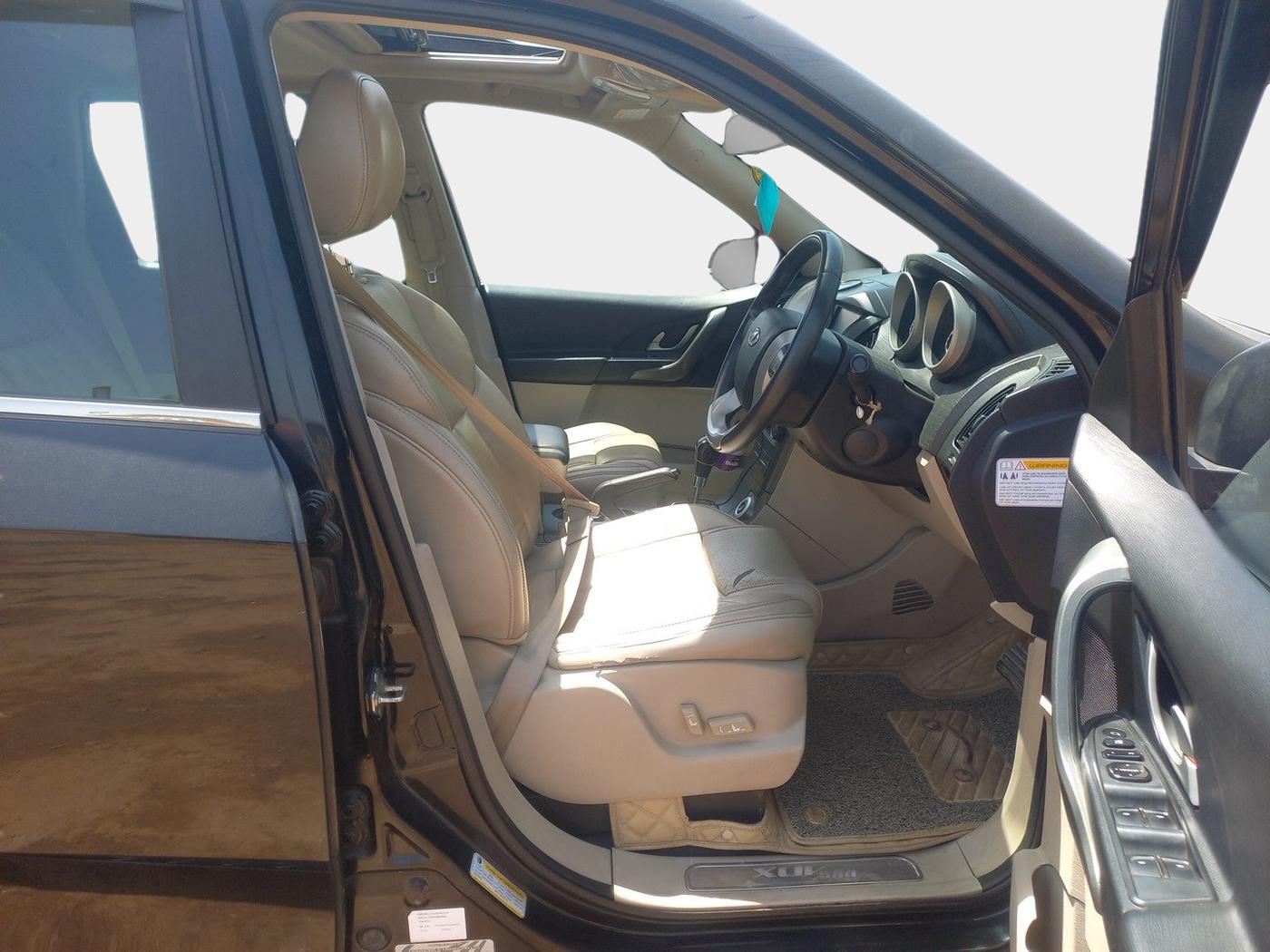 2017 Mahindra XUV500 W10 AT, Diesel, Automatic, 1,00,272 km, interior