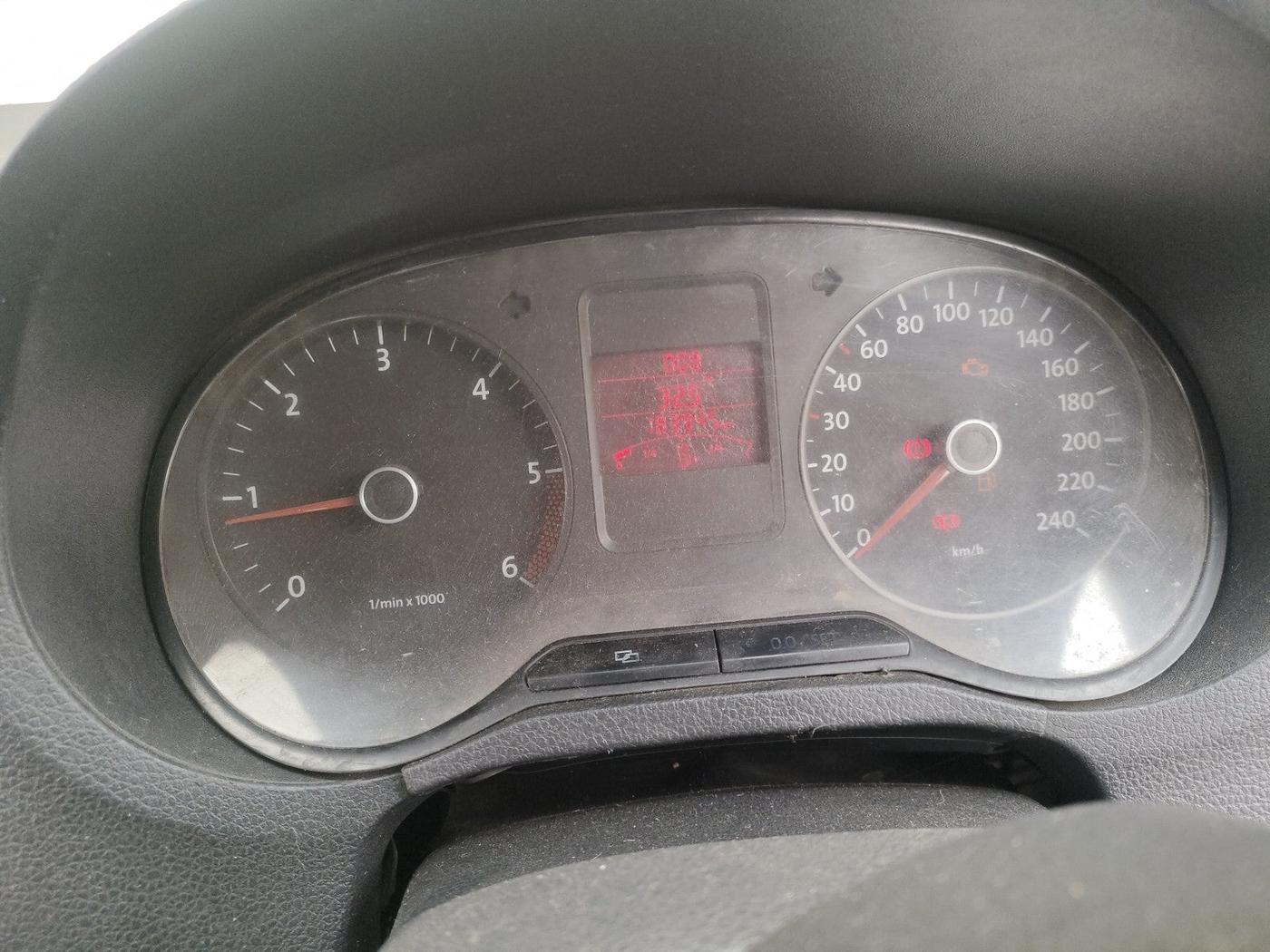 2013 Volkswagen Polo TRENDLINE 1.2L DIESEL, Diesel, Manual, 1,83,945 km, interior
