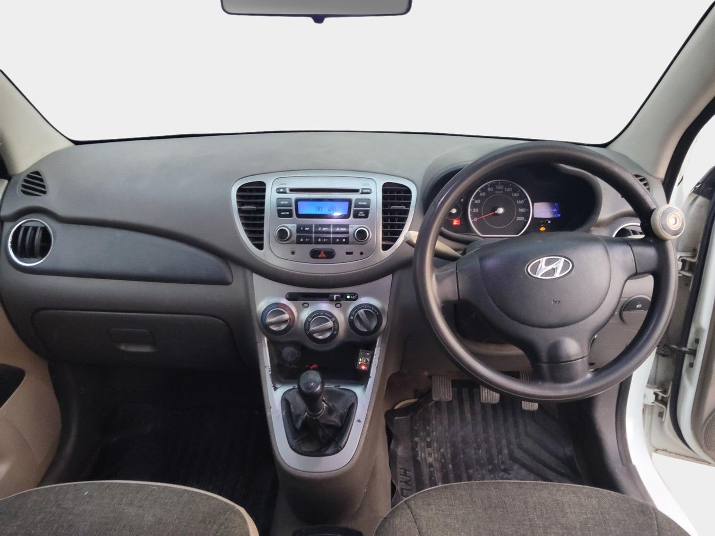 2011 Hyundai i10 MAGNA 1.2, Petrol, Manual, 1,11,516 km, interior