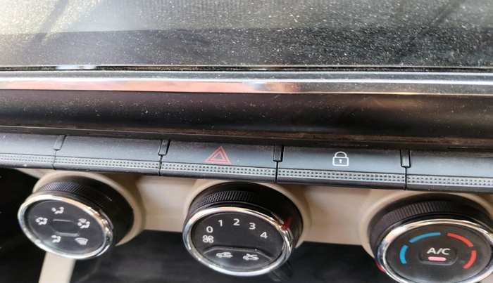 2019 Renault TRIBER RXT, Petrol, Manual, 87,617 km, interior