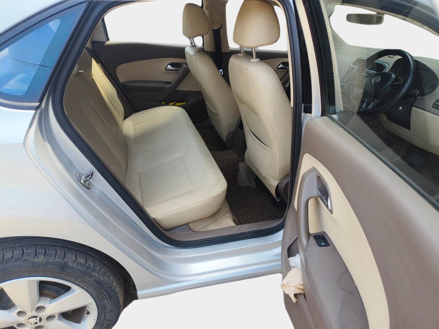 2016 Skoda Rapid 1.5 TDI CR STYLE PLUS AT, Diesel, Automatic, 1,11,626 km, interior