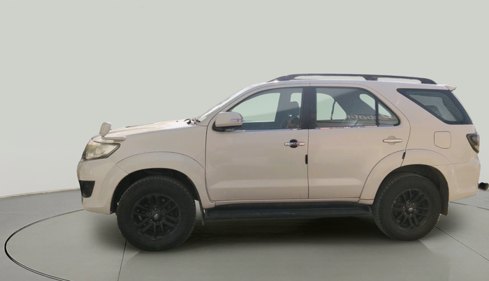 2013 Toyota Fortuner 3.0 4X2 AT, Diesel, Automatic, 2,26,988 km, exterior