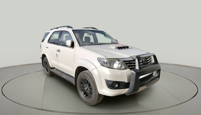 2013 Toyota Fortuner 3.0 4X2 AT, Diesel, Automatic, 2,26,988 km, exterior