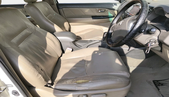 2013 Toyota Fortuner 3.0 4X2 AT, Diesel, Automatic, 2,26,988 km, interior