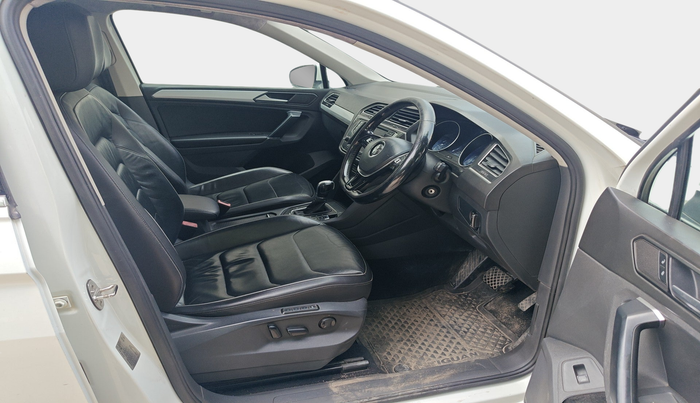 2017 Volkswagen TIGUAN COMFORTLINE TDI AT, Diesel, Automatic, 1,69,176 km, interior