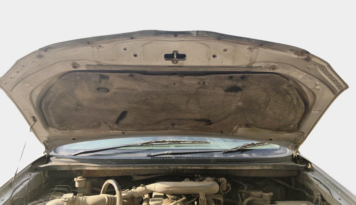 2012 Toyota Innova VX 2.5 8 STR, Diesel, Manual, 1,92,145 km, exterior