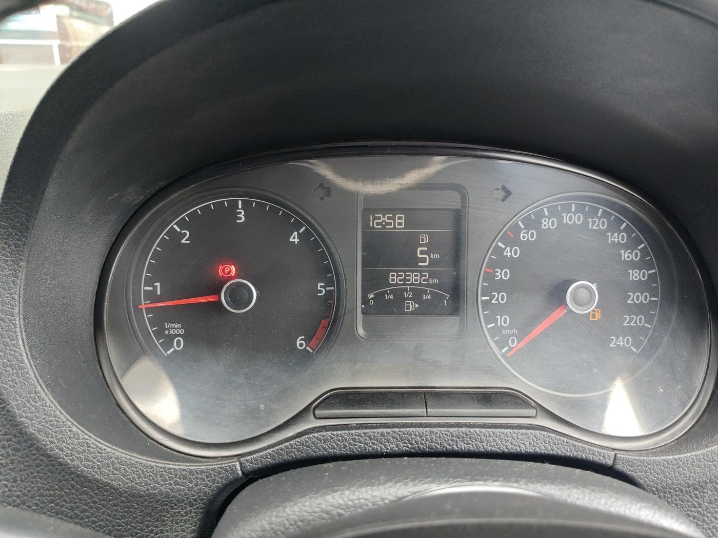 2015 Volkswagen Polo COMFORTLINE 1.5L, Diesel, Manual, 85,000 km, interior