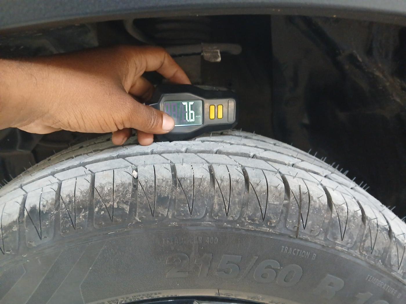 2022 Maruti BREZZA VXI SMART HYBRID, Petrol, Manual, 34,692 km, tyre