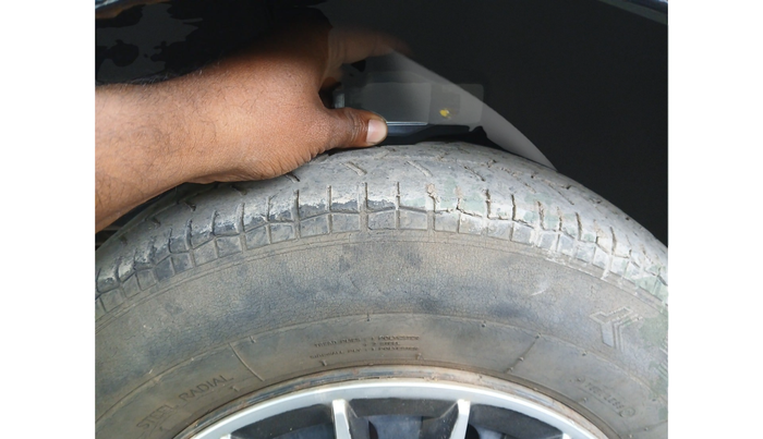 2010 Maruti Swift VXI, Petrol, Manual, 50,155 km, tyre