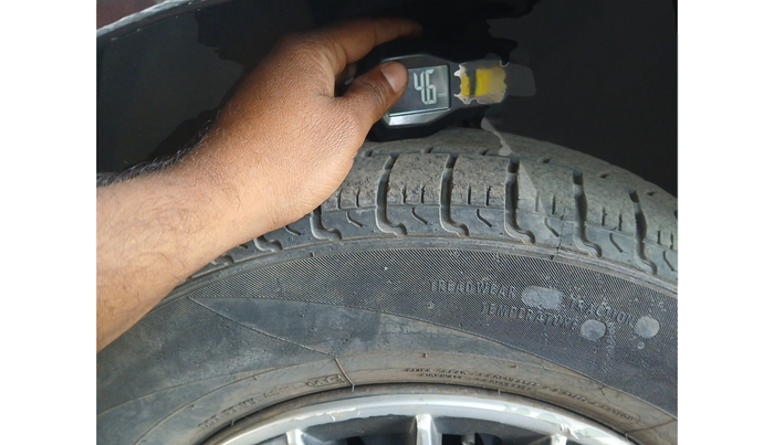 2010 Maruti Swift VXI, Petrol, Manual, 50,155 km, tyre