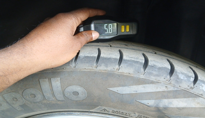 2010 Maruti Swift VXI, Petrol, Manual, 50,155 km, tyre