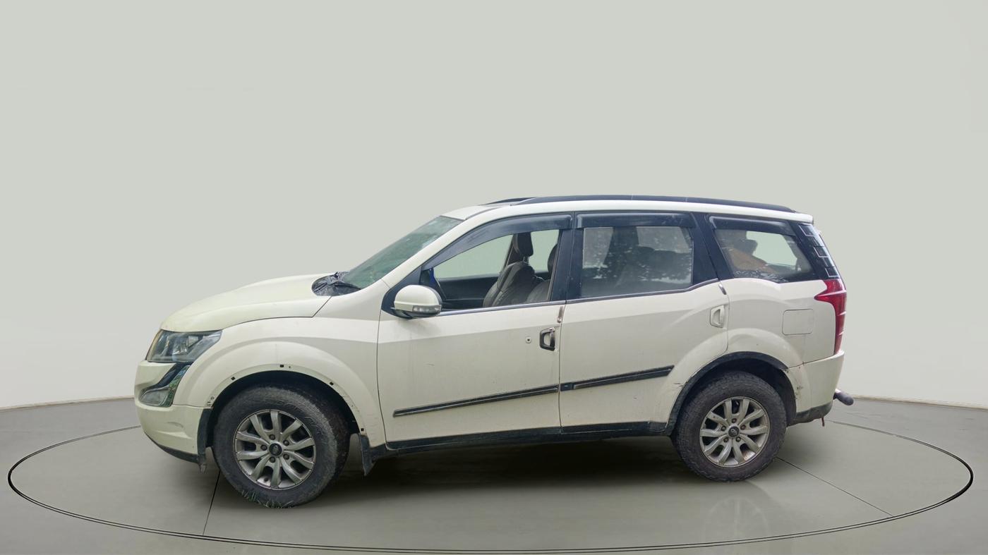 2015 Mahindra XUV500 W10, Diesel, Manual, 52,387 km, exterior