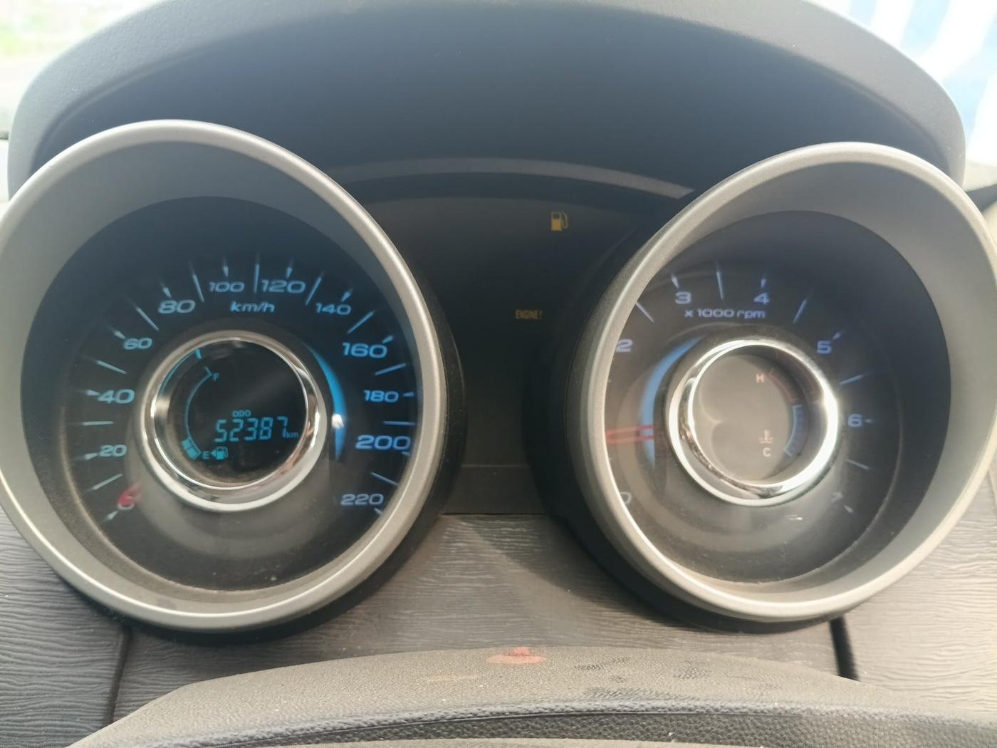 2015 Mahindra XUV500 W10, Diesel, Manual, 52,387 km, interior