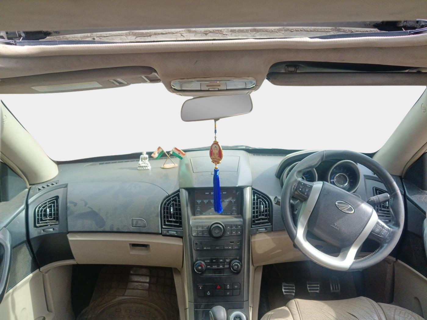 2015 Mahindra XUV500 W10, Diesel, Manual, 52,387 km, interior