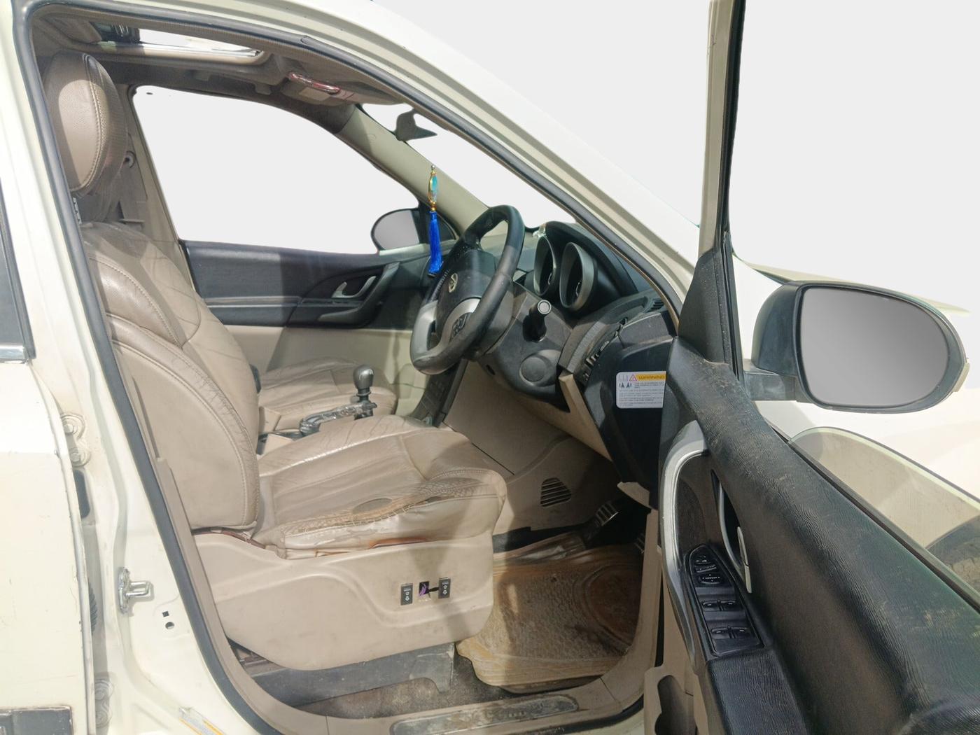 2015 Mahindra XUV500 W10, Diesel, Manual, 52,387 km, interior