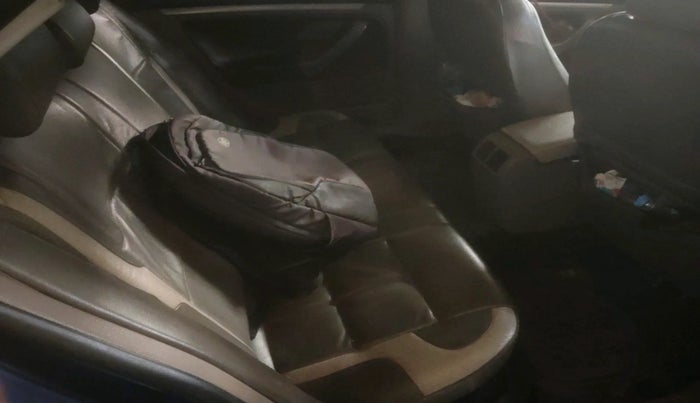 2010 Volkswagen Jetta TRENDLINE 2.0L TDI, Diesel, Manual, 1,01,209 km, interior