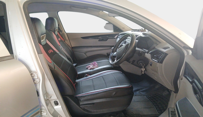 2017 Mahindra Kuv100 K2 6 STR, Petrol, Manual, 30,707 km, interior