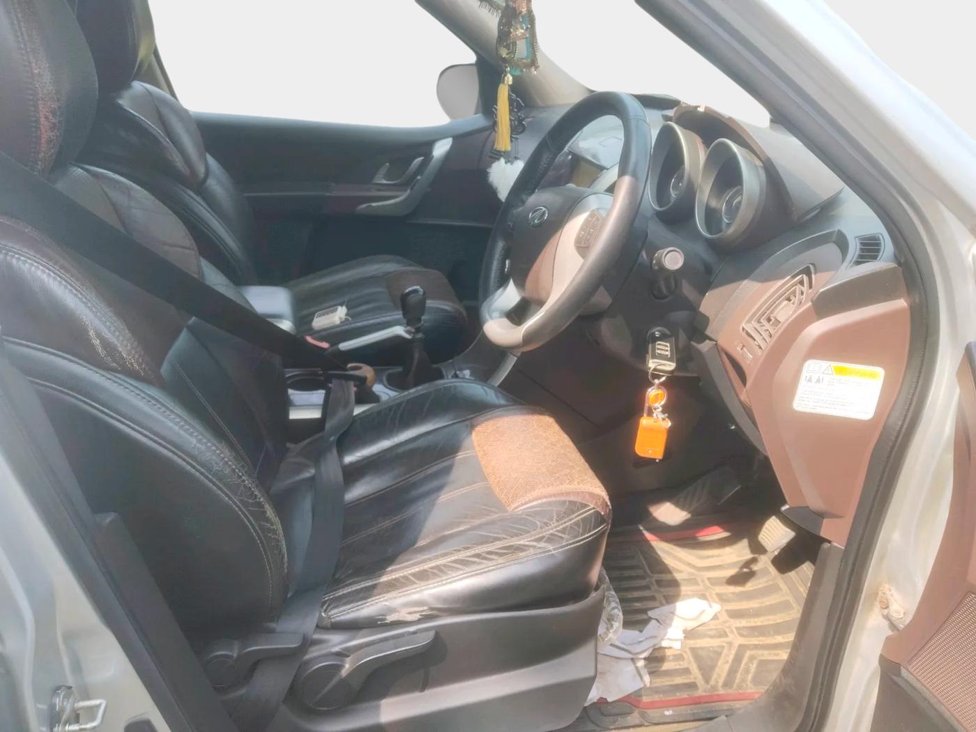 2012 Mahindra XUV500 W8, Diesel, Manual, 1,08,054 km, interior