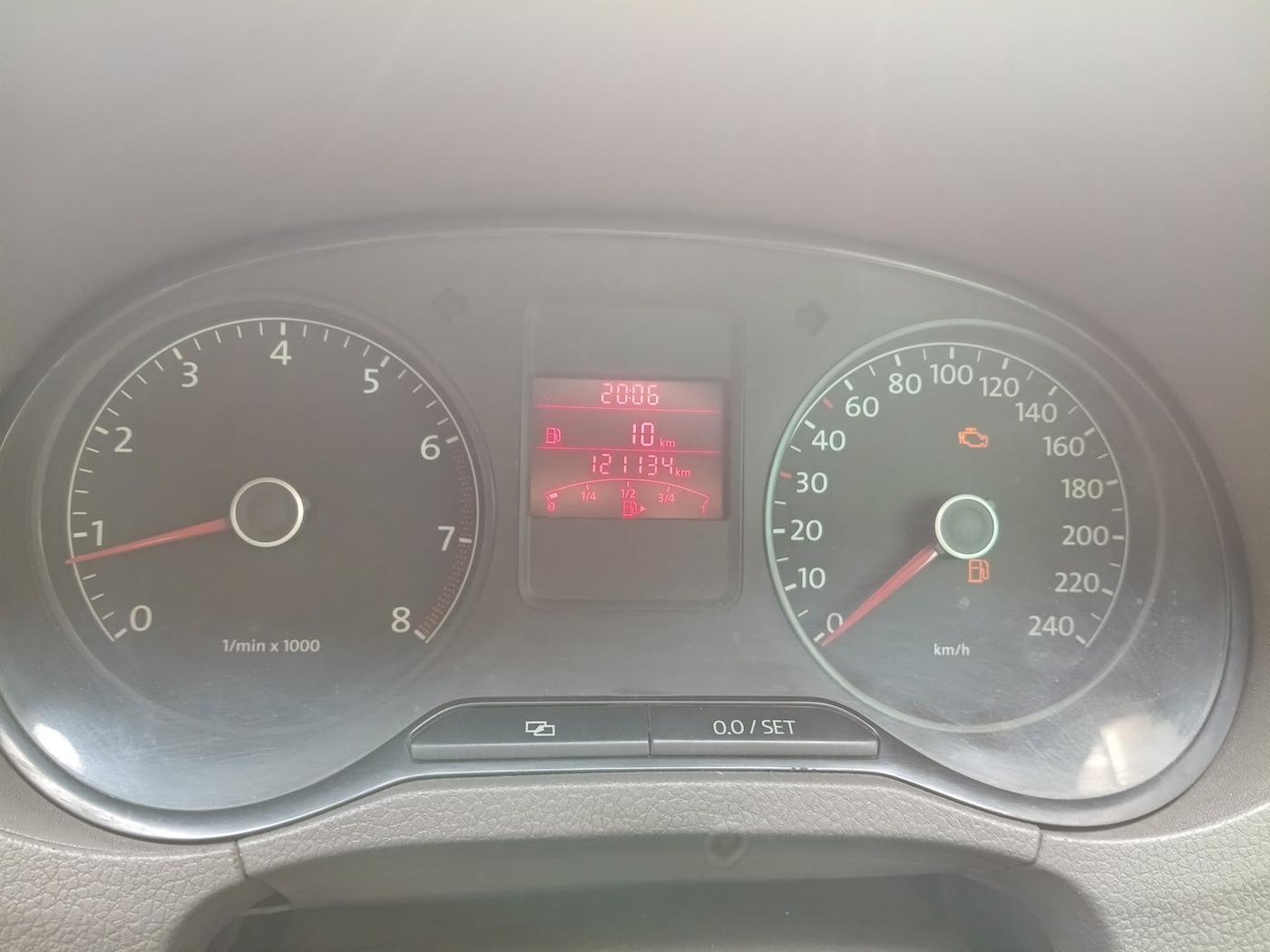 2013 Volkswagen Vento COMFORTLINE 1.6, Petrol, Manual, 1,21,134 km, interior