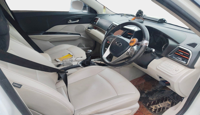 2020 Mahindra XUV300 W8 (O) 1.2 PETROL, Petrol, Manual, 70,581 km, interior