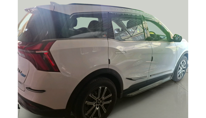 2025 Mahindra XUV700 AX7 Petrol MT 7 STR, Petrol, Manual, 14,151 km, exterior