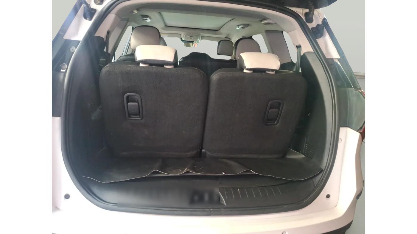 2025 Mahindra XUV700 AX7 Petrol MT 7 STR, Petrol, Manual, 15,000 km, exterior