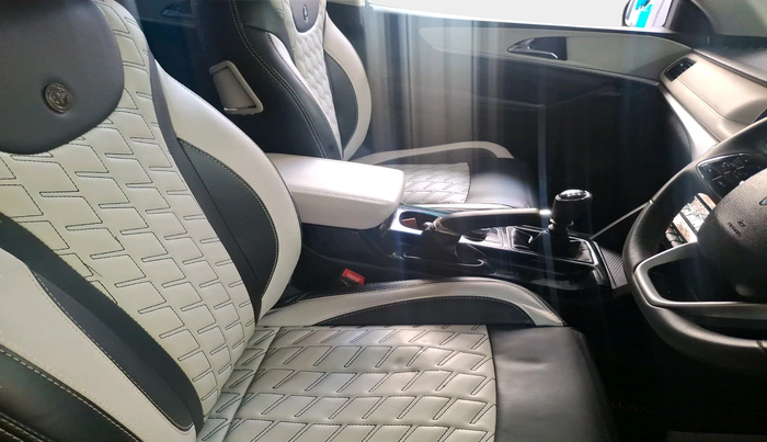 2025 Mahindra XUV700 AX7 Petrol MT 7 STR, Petrol, Manual, 14,151 km, interior