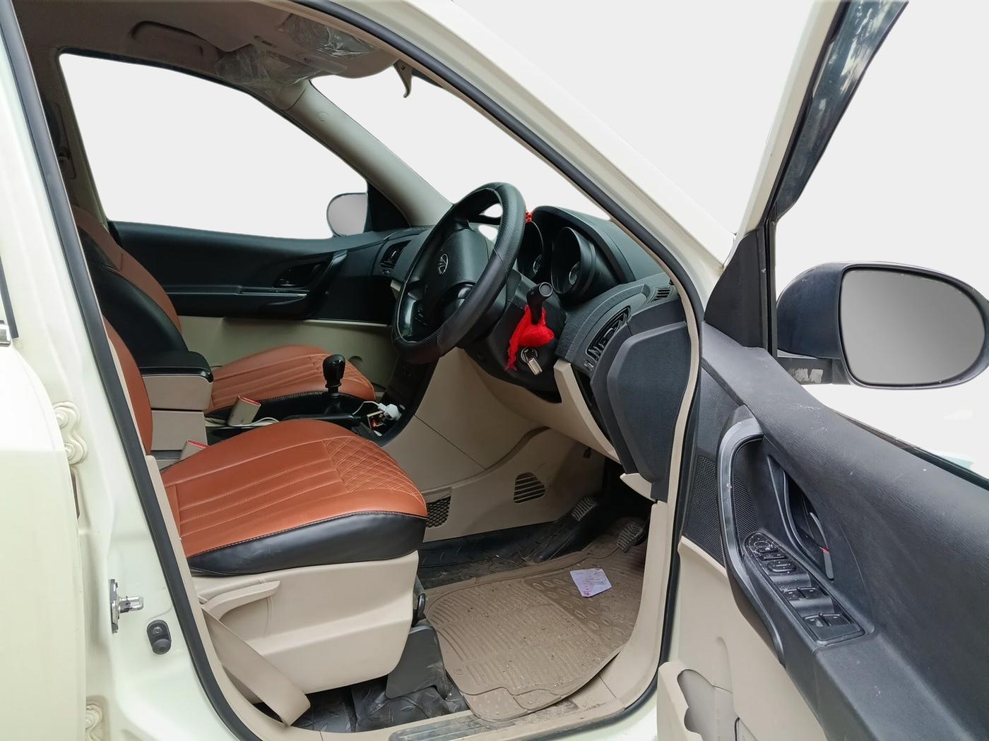 2016 Mahindra XUV500 W4, Diesel, Manual, 28,328 km, interior