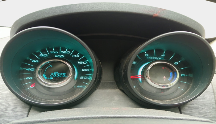 2016 Mahindra XUV500 W4, Diesel, Manual, 28,328 km, interior