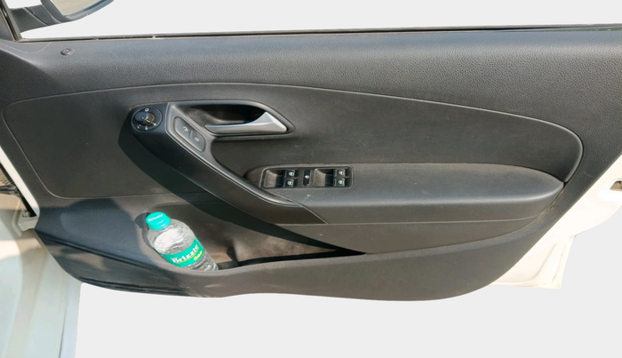 2017 Volkswagen Polo HIGHLINE PLUS 1.2(16 ALLOY, Petrol, Manual, 24,736 km, interior