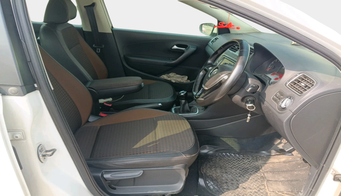 2017 Volkswagen Polo HIGHLINE PLUS 1.2(16 ALLOY, Petrol, Manual, 24,736 km, interior