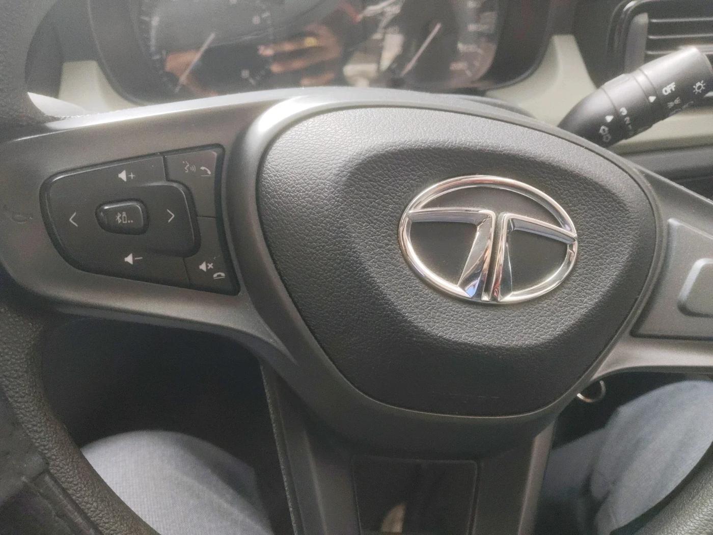 2022 Tata PUNCH ADVENTURE AMT, Petrol, Automatic, 30,137 km, interior