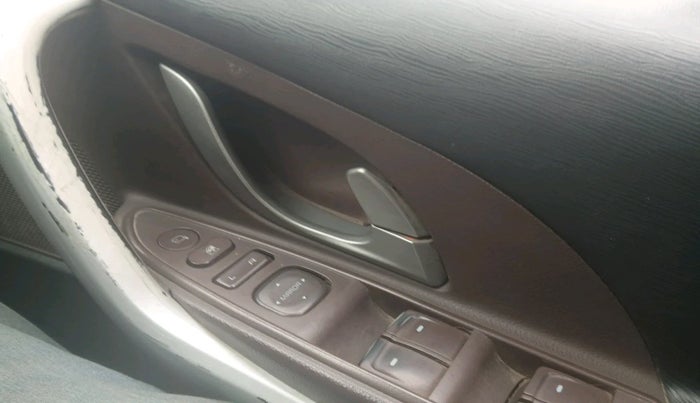 2013 Mahindra XUV500 W8, Diesel, Manual, 71,645 km, interior