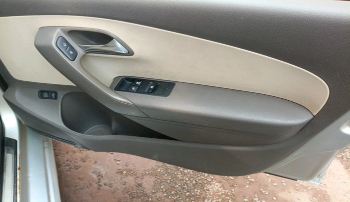 2011 Volkswagen Vento TRENDLINE 1.6, Petrol, Manual, 40,616 km, interior