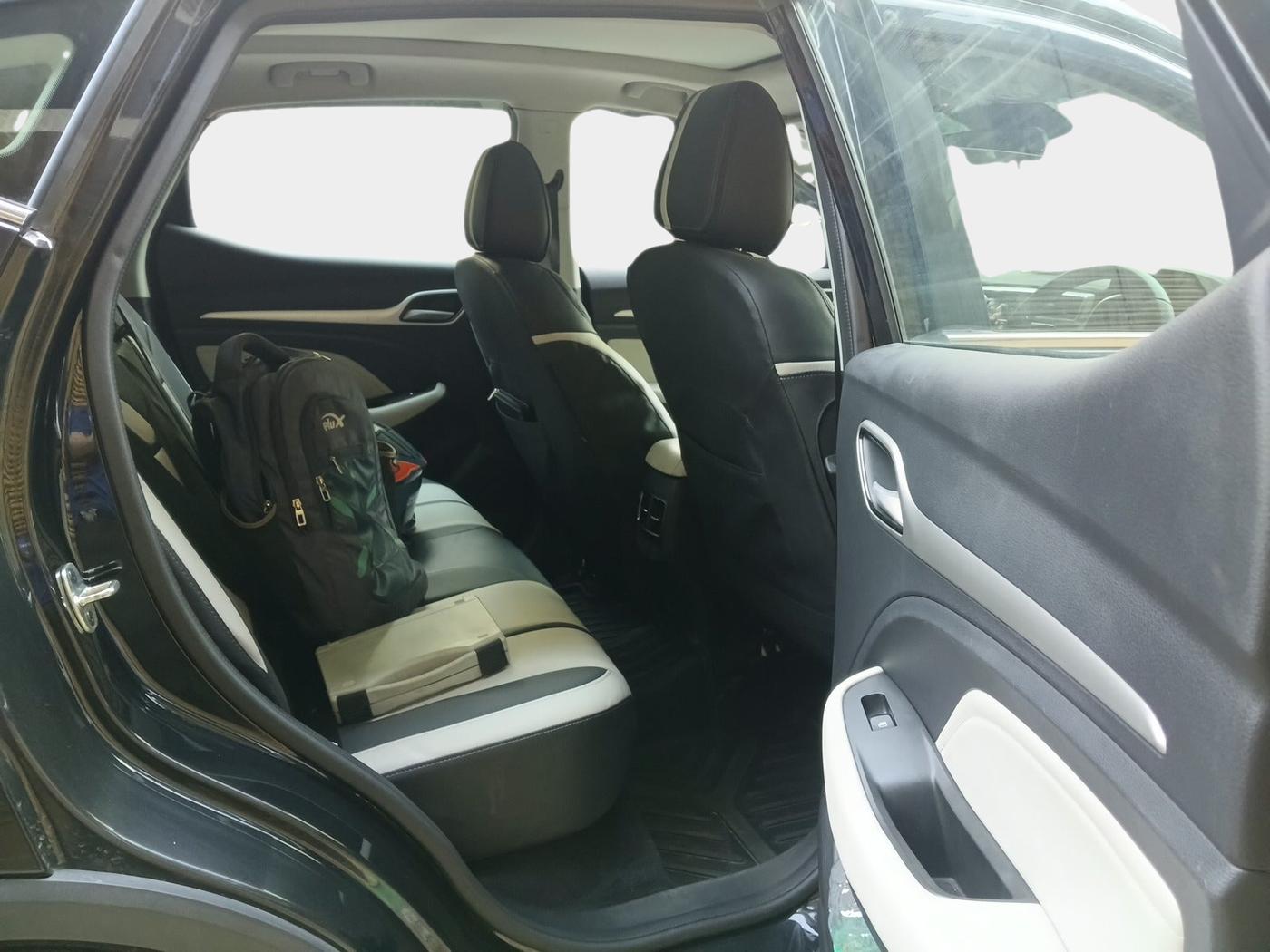 2024 MG ASTOR Select 1.5 CVT (Ivory), Petrol, Automatic, 10,679 km, interior