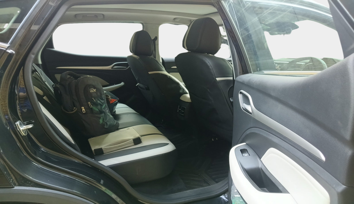 2024 MG ASTOR Select 1.5 CVT (Ivory), Petrol, Automatic, 10,679 km, interior